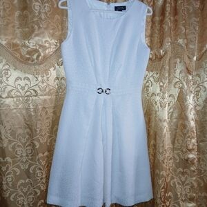 Tahari ASL White Sleeveless Fit-and-Flare Dress with Decorative Waist Accent